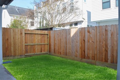 4208 Koehler St unit B, Houston, TX 77007 - photo 2