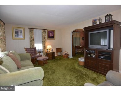 3213 Noble St, Reading, PA 19605 - photo 3