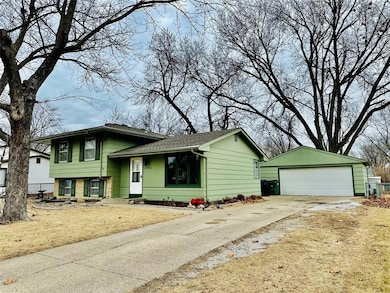 4405 64th St, Urbandale, IA 50322 - photo 2