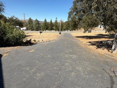 30717 Seminole Dr, Coarsegold, CA 93614 - photo 4
