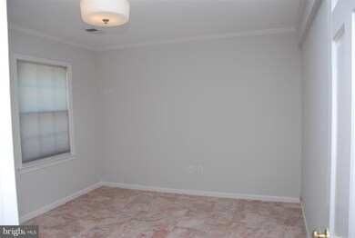 6817 Market Square Dr, McLean, VA 22101 - photo 5