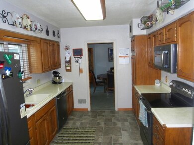 1903 Clay St, Cedar Falls, IA 50613 - photo 4