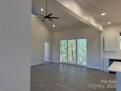 Living Room/Dining Area