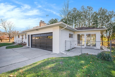 1524 Sweet St NE, Grand Rapids, MI 49505 - photo 2