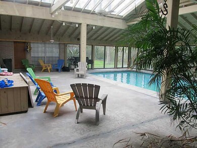 Swimming Pool/Hot Tub/Sauna. Amazing indoor pool i