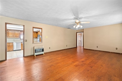 1298 E Main St, Gentry, AR 72734 - photo 6