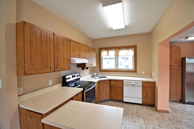 406 6th Ave SW, Independence, IA 50644 - photo 6