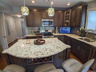 535 E Walnut St unit Main, Long Beach, NY 11561 - photo 2