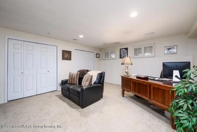 NOTUS FAMILY ROOM