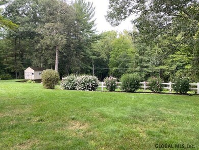 9 Hickory Ln, Schenectady, NY 12302 - photo 3