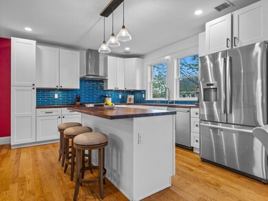 202 Crafts St unit 202, Newtonville, MA 02460 - photo 3