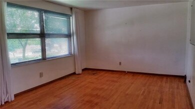 Very spacious living room