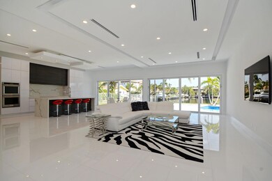 02_5220NE29thAvenue_1_LivingRoom_Custom_
