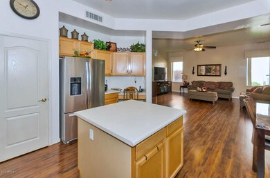 3941 N 111th Dr-large-010-28-Kitchen-150