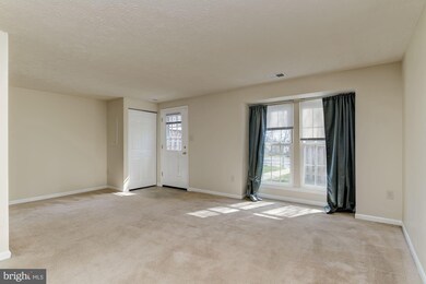 3320 Tapestry Cir, Burtonsville, MD 20866 - photo 5