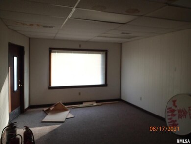 607 Keokuk St, Lincoln, IL 62656 - photo 4