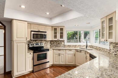 S_-_7816_Slate_Ridge_Blvd_-_035