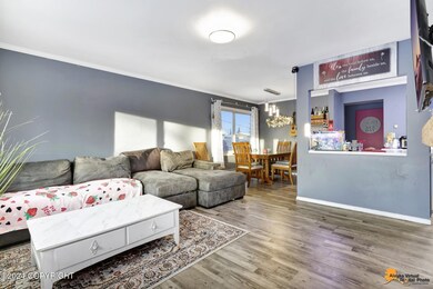 Living Room/ Dining