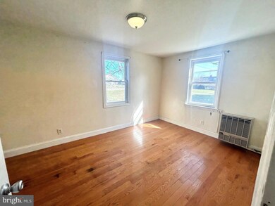 314 S Morris Ave unit A, Crum Lynne, PA 19022 - photo 2