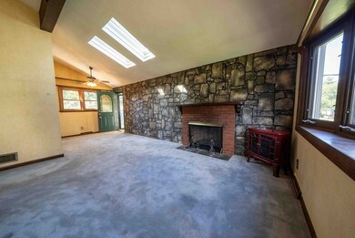 544 Coronation Dr, Franklin, MA 02038 - photo 2