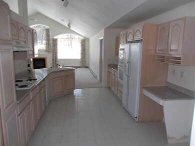 16 Carlton Way, Hales Location, NH 03860 - photo 5