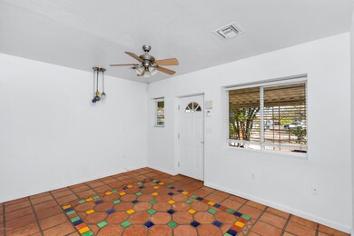 516 E Elm St