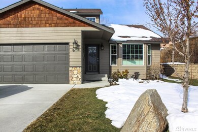 612 S James Ave, East Wenatchee, WA 98802 - photo 2