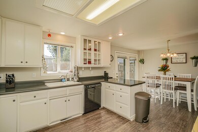 936 Jaunita kitchen dining