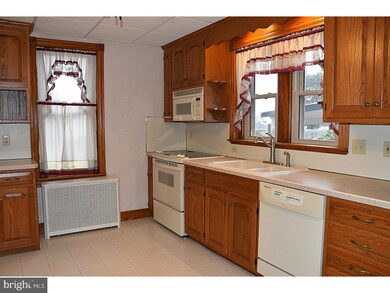 205 E 6th St, Red Hill, PA 18076 - photo 4