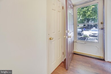 7501 Summer Blossom Ln, Columbia, MD 21046 - photo 4
