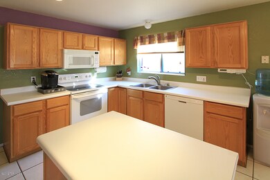 Kitchen, All Appliances Stay!