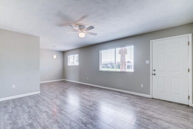 1112 W 10th St-8