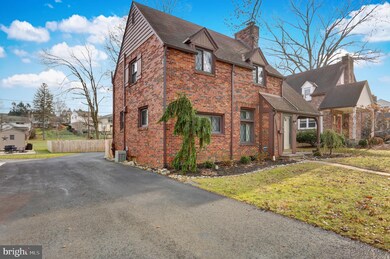 315 Jefferson Blvd, Reading, PA 19609 - photo 2