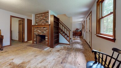 10-web-or-mls-2-Pond-View-Rd-Living-Room