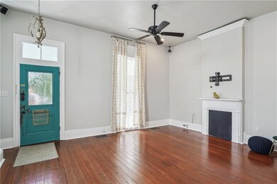 LARGE LIVING ROOM W/ BOSE SURROUND SOUND
