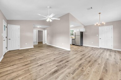 1075 Anderson St Crestview FL 32536 USA-
