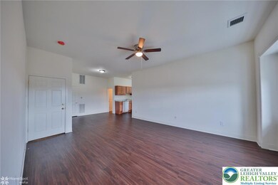 Large Living room with 10' ceilings