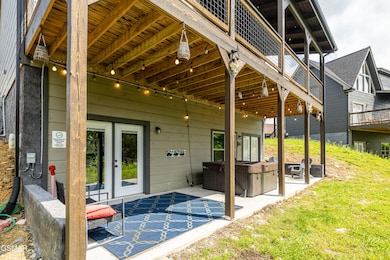 2053EagleFeatherDr-11
