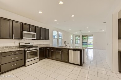 7-915925537-10 Kitchen