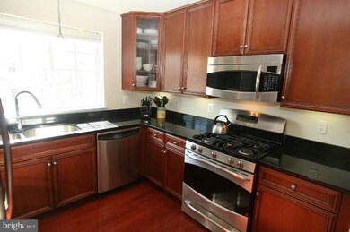 4129 S Four Mile Run Dr unit 202, Arlington, VA 22204 - photo 3