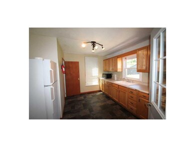 Kitchen. Updated large Oak kitchen