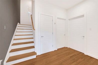 4202 Spencer St unit E, Houston, TX 77007 - photo 2