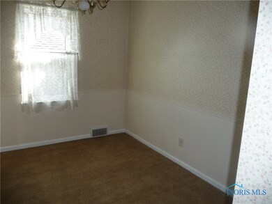 928 W College Ave, Woodville, OH 43469 - photo 2