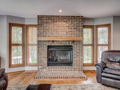 551 Young Ave, Batavia, IL 60510 - photo 3