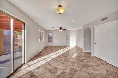 Breakfast room/Family Rooom