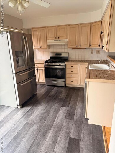 36310 Park Place Dr, Sterling Heights, MI 48310 - photo 4