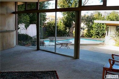 Living room, Mid Century Design with walls of glas