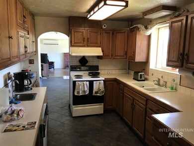 701 W Oregon Ave, Homedale, ID 83628 - photo 4