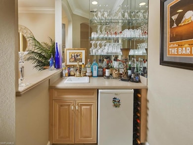 Easy access to chilled wine, beer and cocktails! T