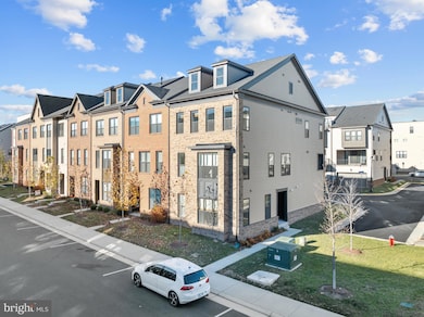 22962 Sullivans Cove Square, Brambleton, VA 20148 - photo 2